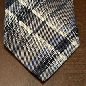Kenneth Cole Awearness Blue Gray 100% Silk Men’s Neck Tie Made In China